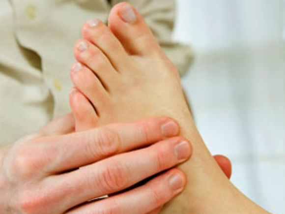 Cần điều trị dứt điểm bị chín mé ở ngón chân cái để đôi chân thật xinh đẹp.